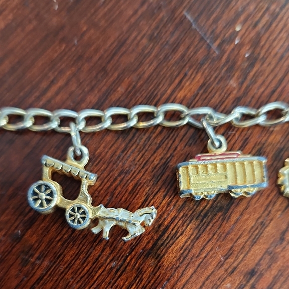 Vintage New Orleans Charming Goldtone Bracelet with Charms - Picture 3 of 7